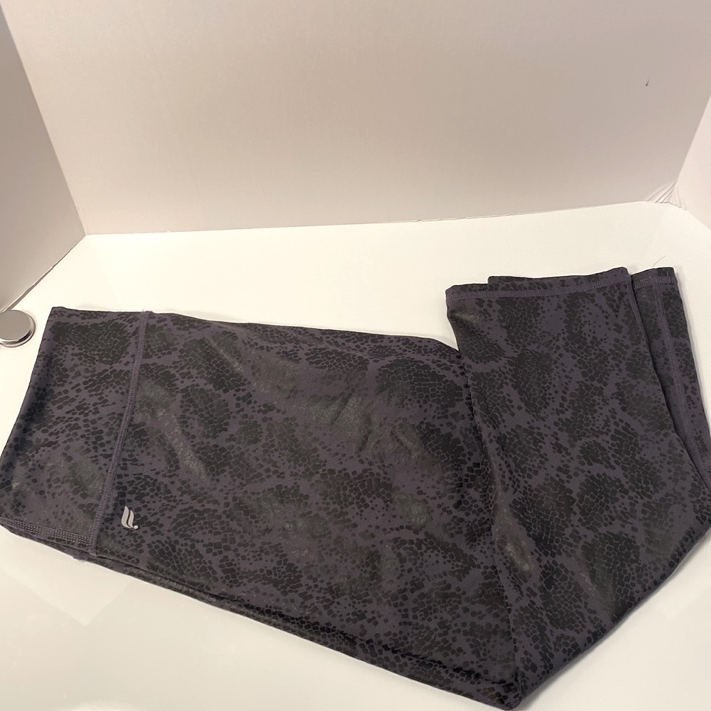 Fabletics Capri length animal print legging size Medium